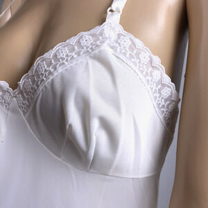 Vintage NEW NWOT Sears The Doesn't Slip Full Slip Nylon White 32 Short White